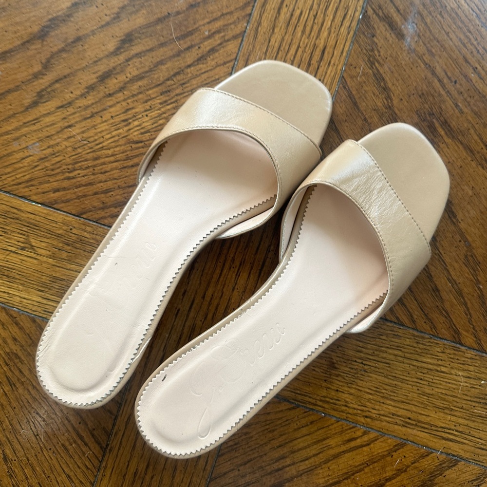 J Crew Almost New Lina Caramel Beige Leather Kitten Heel Slide